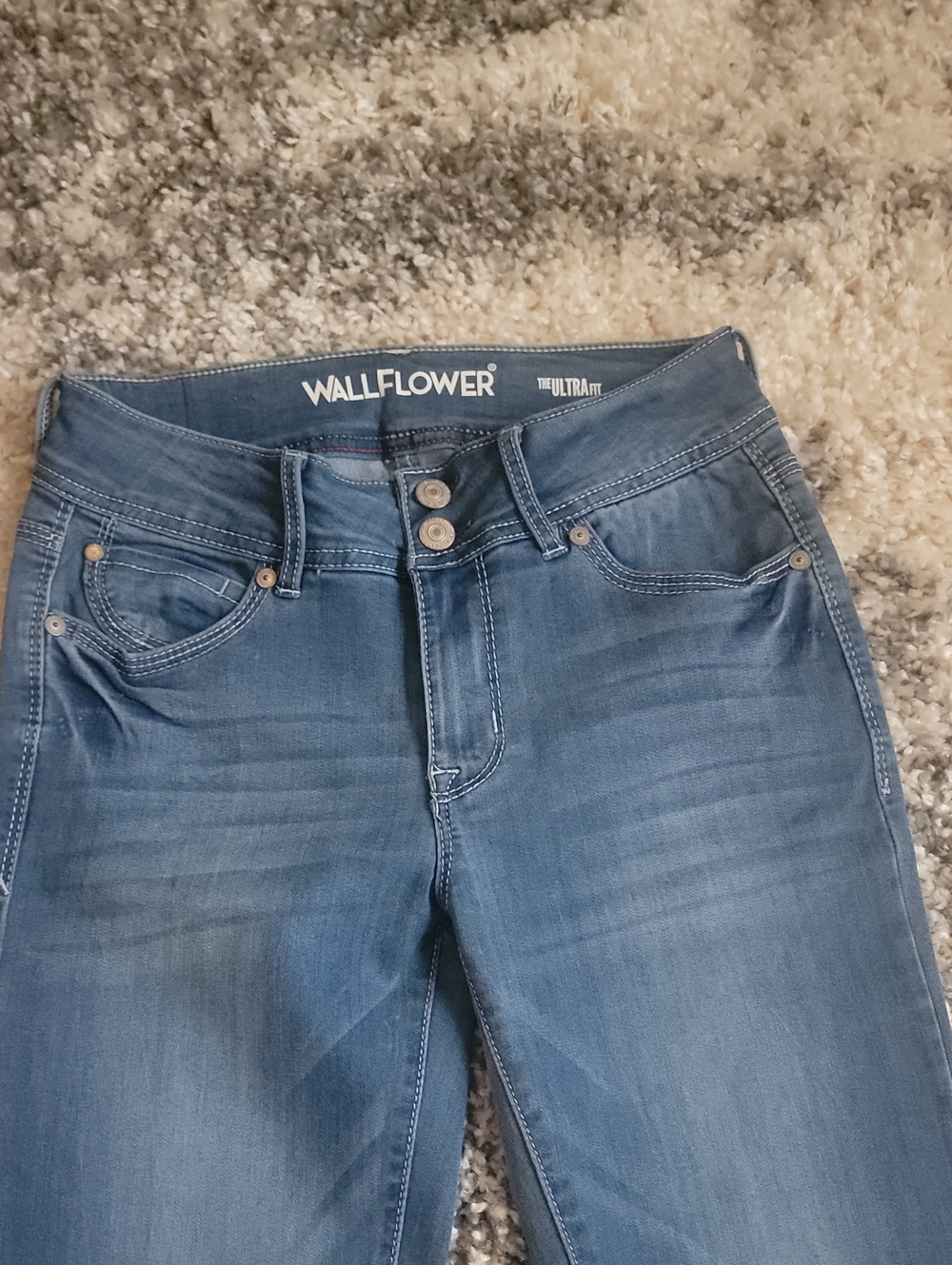 Wallflower Women's Blue Skinny Mid-Rise Stretch Jeans